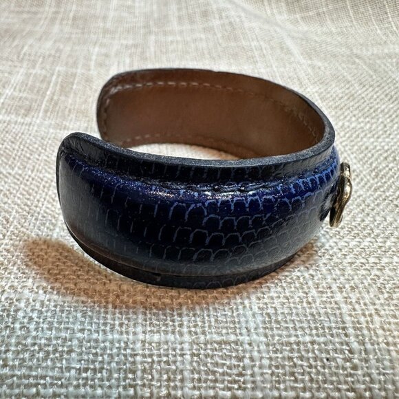 Vintage Cuff Bracelet Blue Leather Lizard Print Gold Tone Chain Accent Retro Y2K - Picture 3 of 8